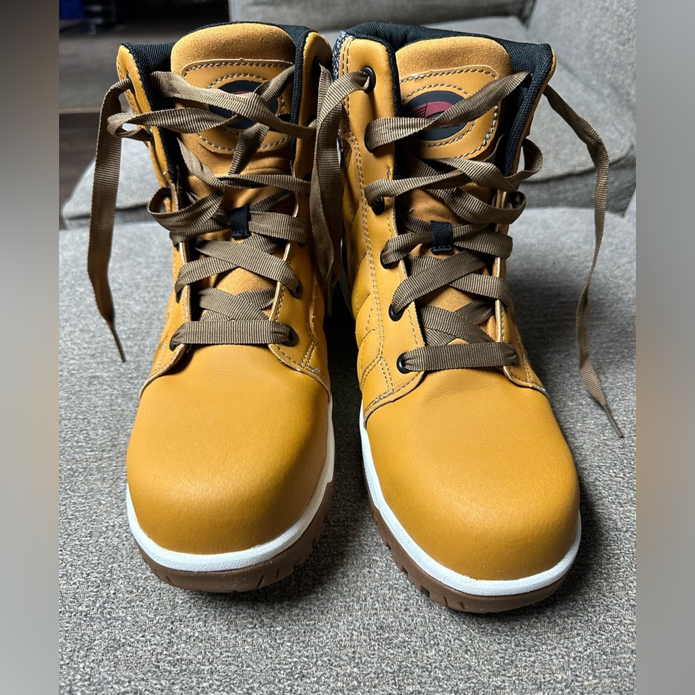 Avenger work boots. ❗️Composite steel toe❗️